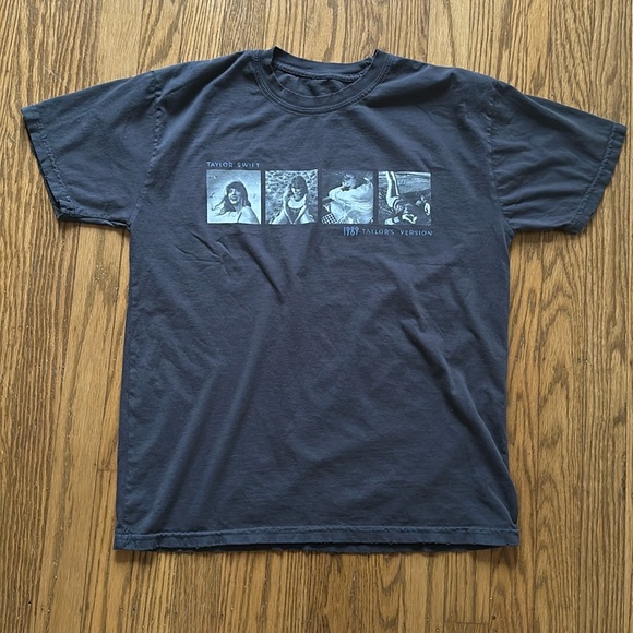 Official Taylor Swift Merch T-Shirt NEW - Picture 1 of 3